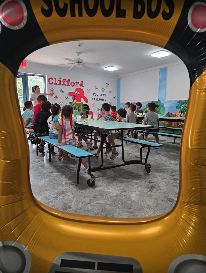 Children enjoying a group meal together at Rincon Learning Center